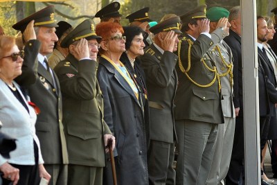 Pocta obětem všech válek v Komenského sadech v Ostravě.  Foto: J. Urban