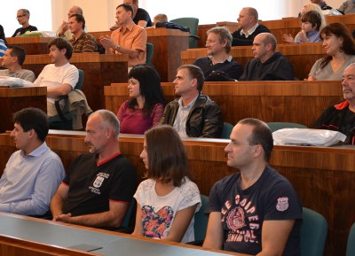 Ocenění dárci krve v lavicích ostravských zastupitelů. Uprostřed v červeném Iveta Majerčinová. Foto: P. Havránek