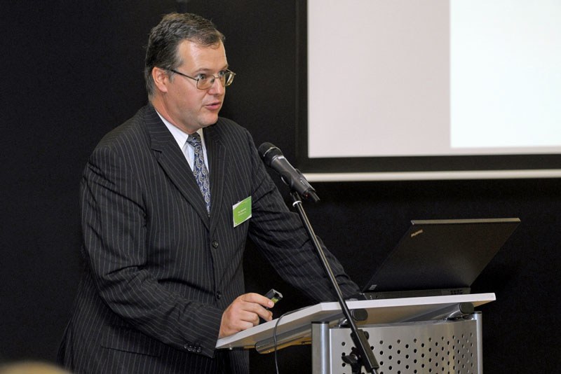 Ekonom P. Zahradník, člen NERV