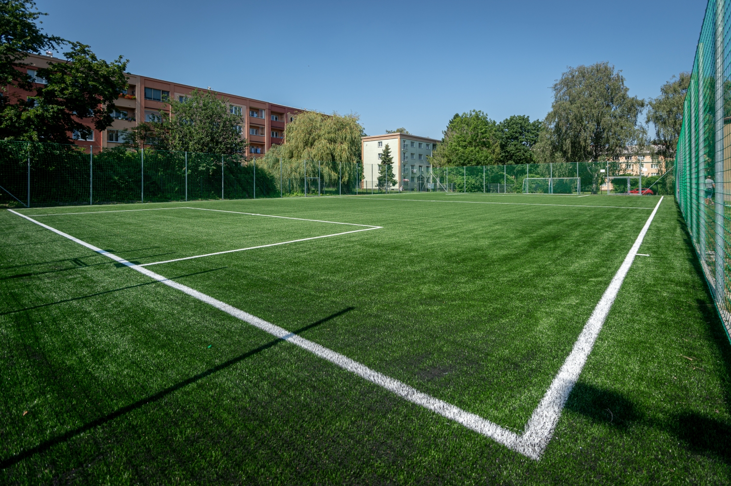 Otevřené hřiště s umělým povrchem v Ostravě Jih. Foto: Lukáš Kaboň Otevřené hřiště s umělým povrchem v Ostravě Jih. Foto: Lukáš Kaboň