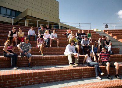 Znalost cizích jazyků je pro dnešní mladé lidi podmínkou úspěšné kariéry. Ilustrační foto: Boris Renner