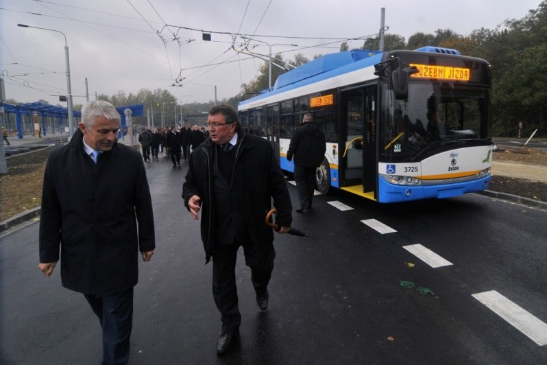 Na Hranečník symbolicky dorazil první trolejbus.