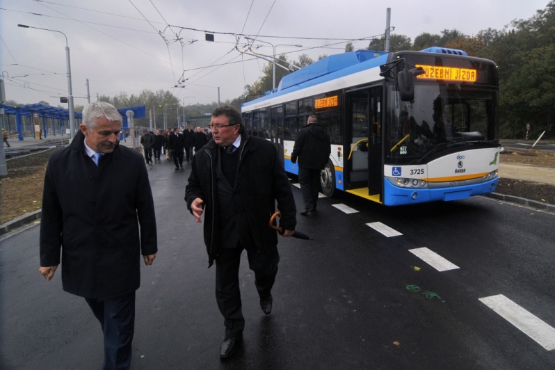 Na Hranečník symbolicky dorazil první trolejbus.