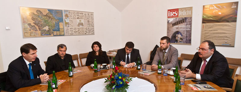 Za město hovoří M. Hrotík (vlevo)