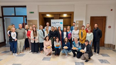 Upečené bábovky byly předány pěstounským rodinám pracovníky OSPODu. Foto: MMO