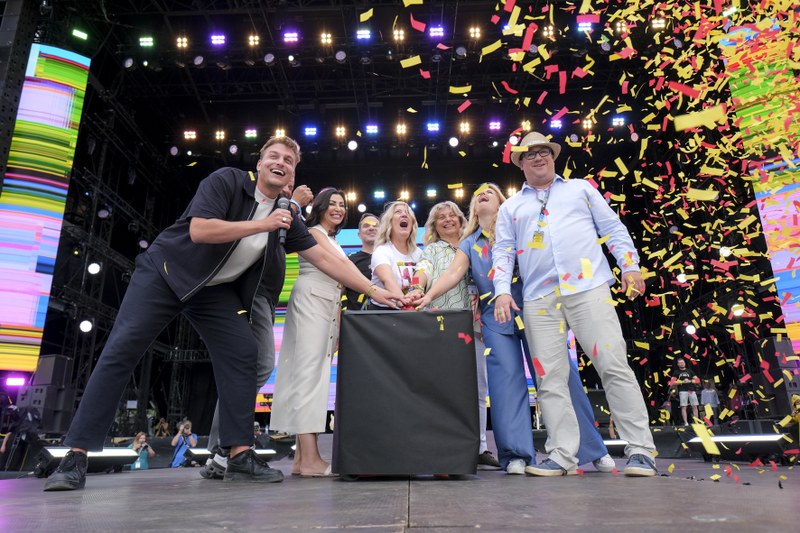 Barvy Ostravy se rozzářily. Festival zahájili také primátor s náměstkyní Barvy Ostravy se rozzářily. Festival zahájili také primátor s náměstkyní