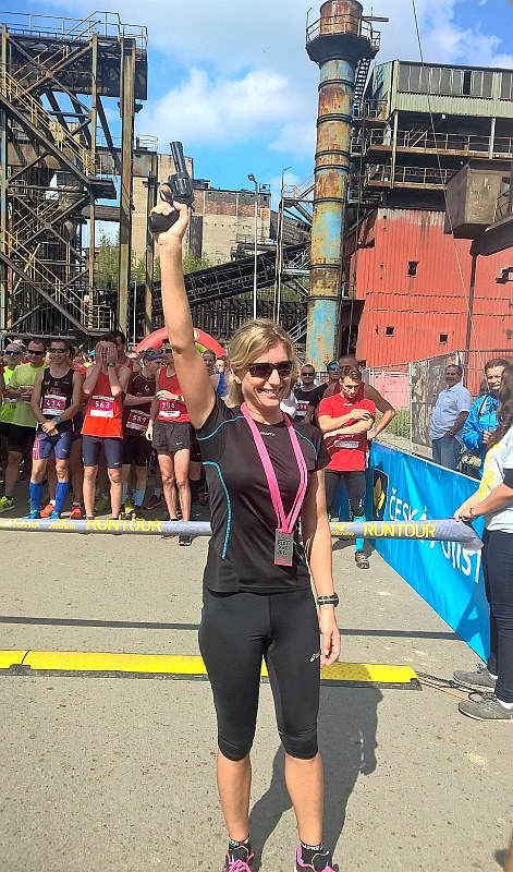 Hlavní závod odstartovala náměstkyně primátora Kateřina Šebestová