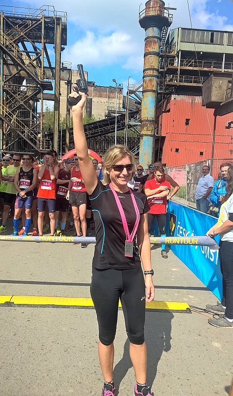 Hlavní závod odstartovala náměstkyně primátora Kateřina Šebestová