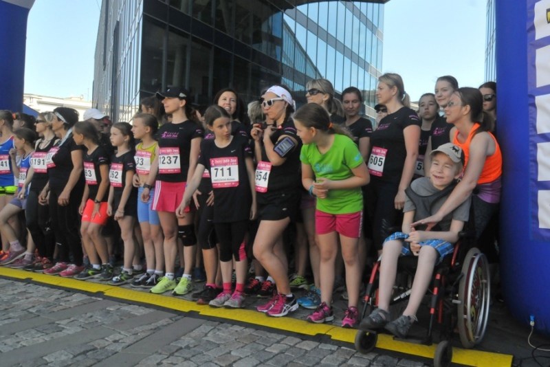 Akce se v hojném počtu zúčastnila také školní mládež.