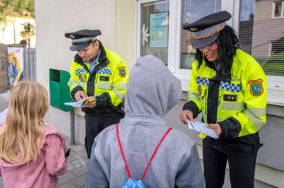Do bezpečnostní kampaně se s novým školním rokem zapojili také ostravští strážníci. Foto: MPO