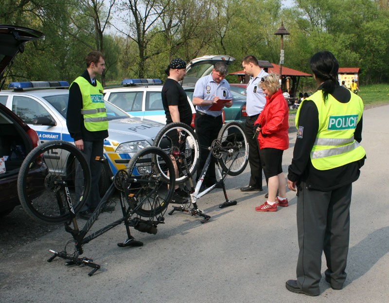 Bezpečnost cyklistů a první policejní cyklohlídka v Ostravě Bezpečnost cyklistů a první policejní cyklohlídka v Ostravě