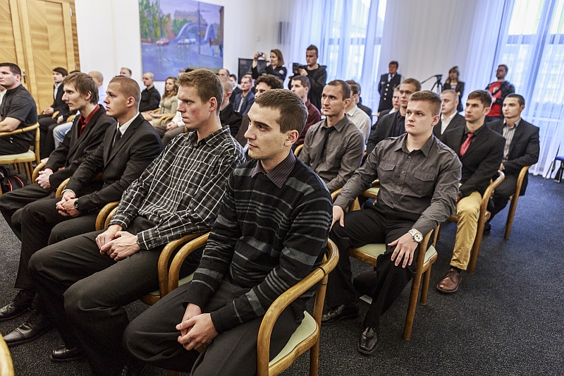 Více než tři desítky nových policistů, mezi nimi dvě ženy, posílí ostravský sbor. FOTO: Jiří Zerzoň
