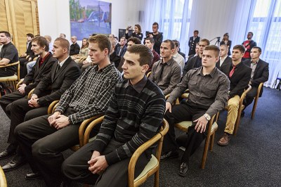 Více než tři desítky nových policistů, mezi nimi dvě ženy, posílí ostravský sbor. FOTO: Jiří Zerzoň