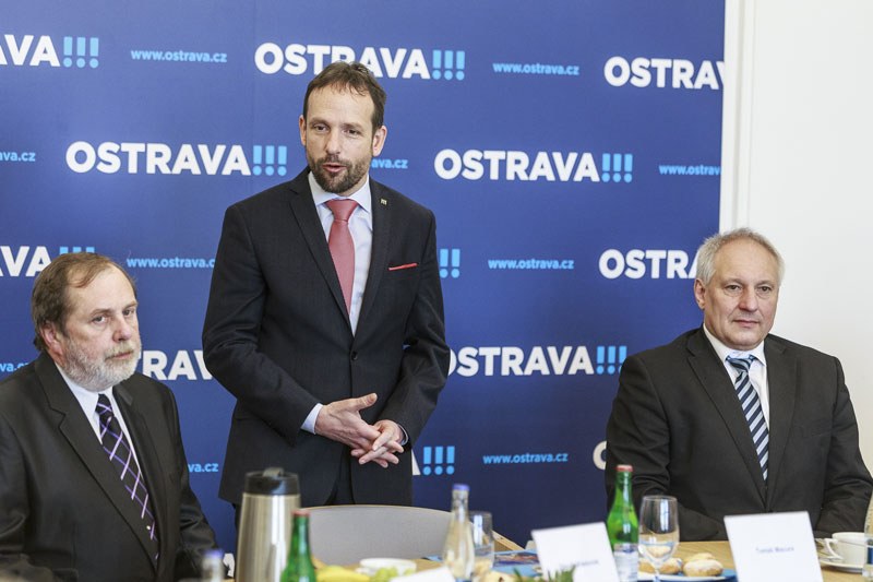 Primátor T. Macura vítá zahraniční hosty.