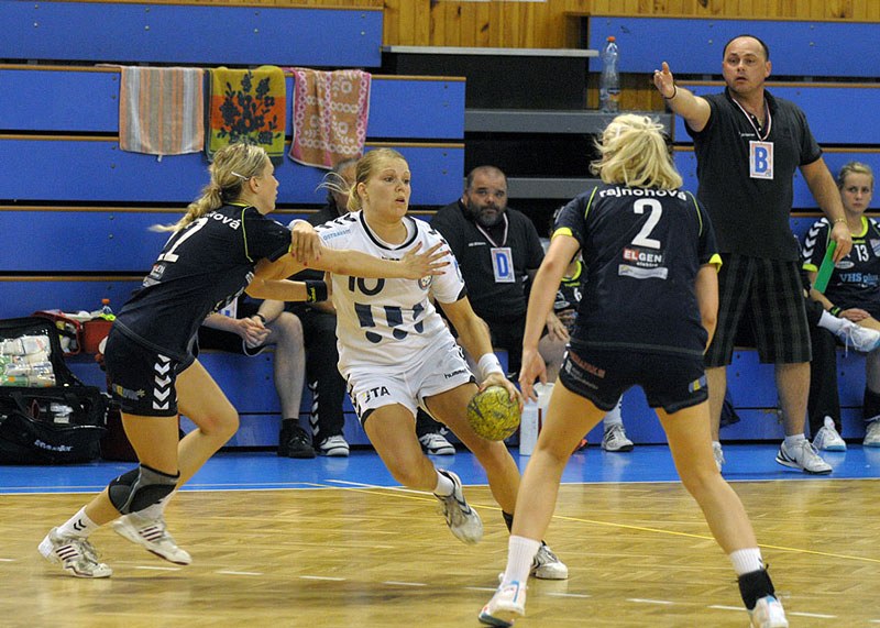 M. Hrbková (10) dala v neděli 4 góly