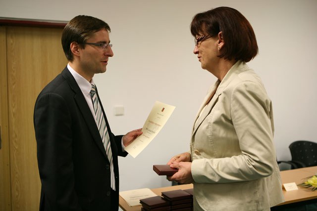 Blažena Przybylová převzala medaili Za zásluhy o české archivnictví Blažena Przybylová převzala medaili Za zásluhy o české archivnictví