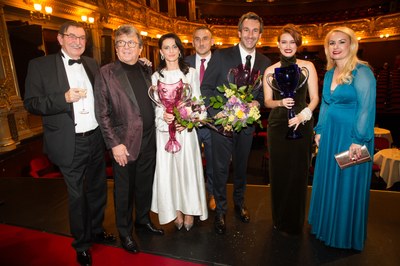 Držitelé Ceny Thálie 2024 z Národního divadla moravskoslezského s náměšstkyní primátora Lucií Baránkovou Vilamovou  Foto: Kristýna Junková