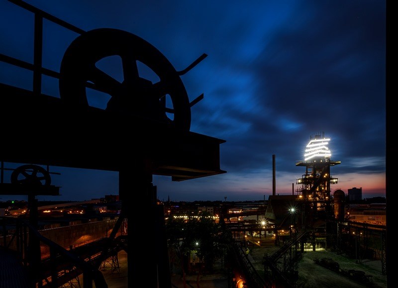 Bolt Tower a Hlubina stavbami roku