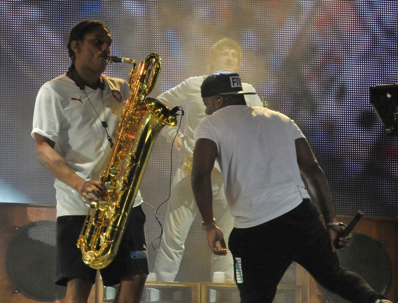 Na festivalovém pódiu.