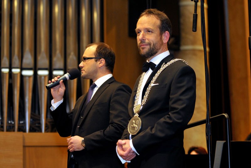 Jan Žemla a Tomáš Macura při zahájení koncertu.