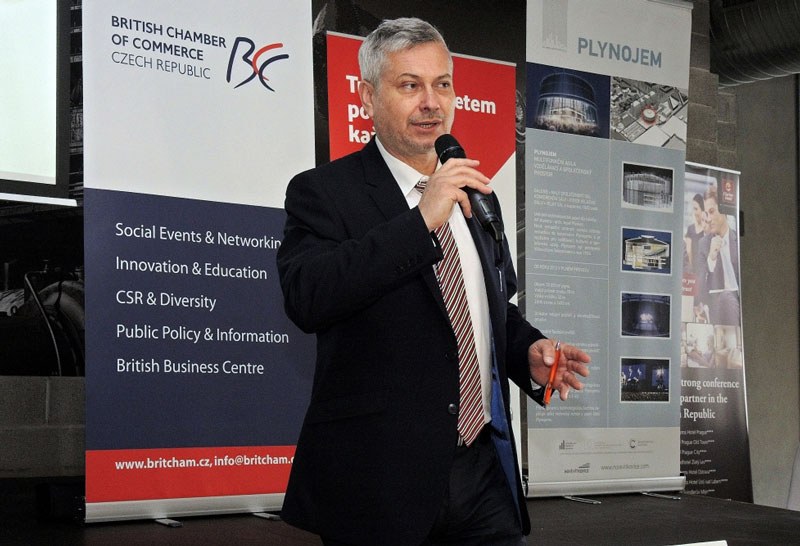 Petr Kajnar při projevu v rámci Britského dne.