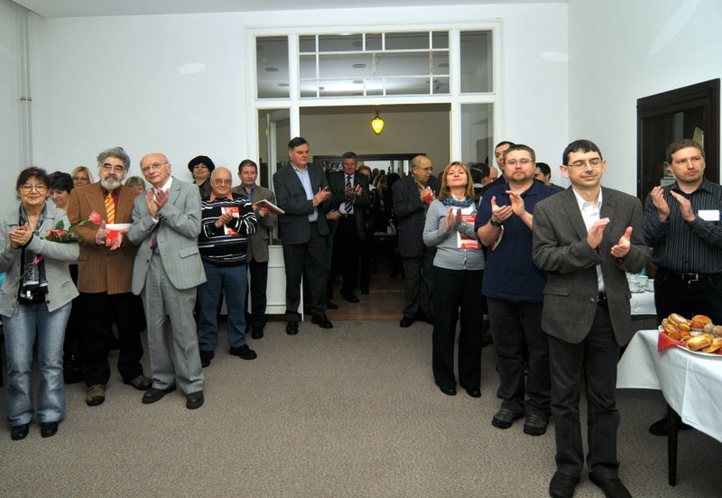 Křtu se tradičně účastní řada občanů města