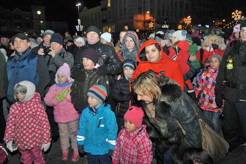 Po roce opět zaplněné náměstí.