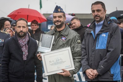 Oceněný slovenský pilot Martin Kuterka společně s primátorem Ostravy Tomášem Macurou a hlavním organizátorem Dnů NATO Zbyňkem Pavlačíkem. Foto: J. Zerzoň.