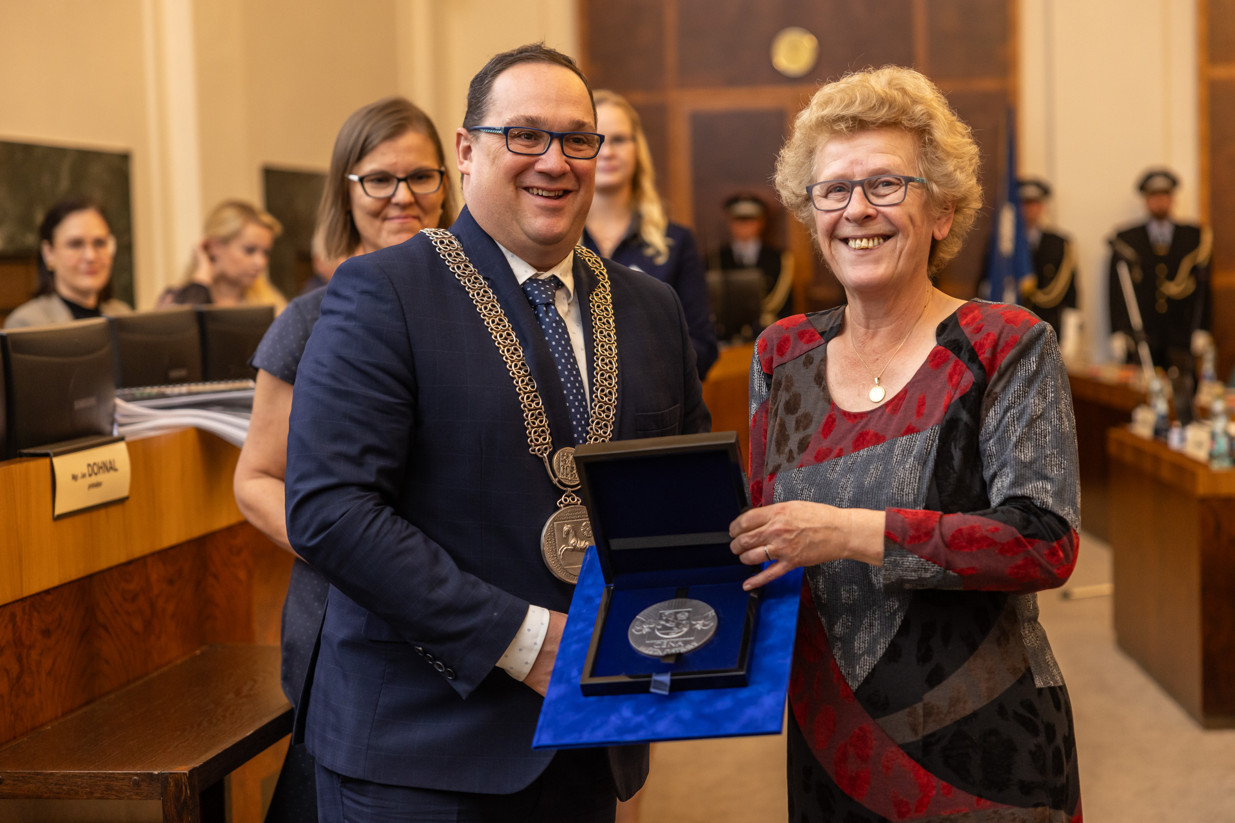 Josef Jařab byl oceněn in memoriam. Cenu města Ostravy převzala vdova Ingeborg Fialová