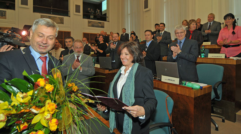 M. Rottrové předal cenu primátor P. Kajnar