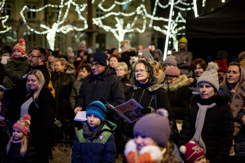 Česko bude už dnes zpívat koledy. Oblíbená akce znovu také před Novou radnicí