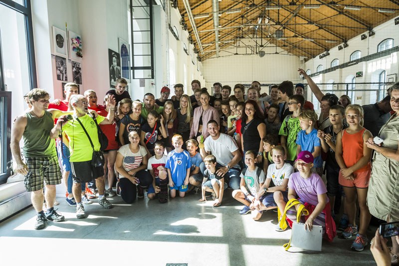 Skupinové foto s Lukášem a zlatou medailí.