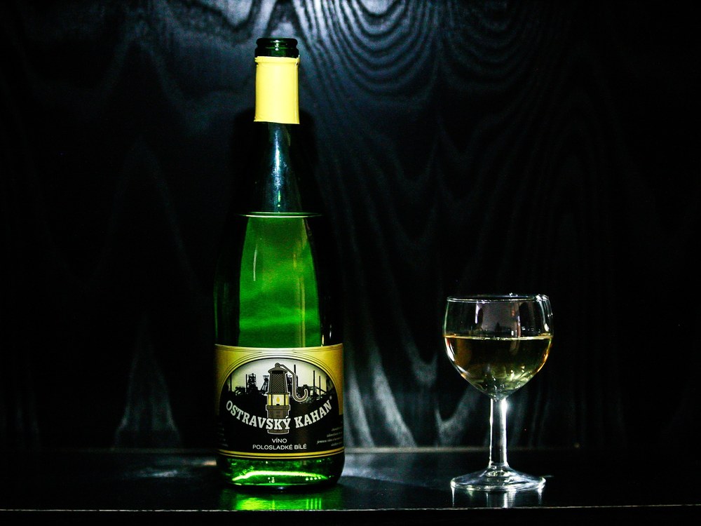 Lahev a sklenice Ostravského kahanu. Zdroj: Moravskoslezský deník Lahev a sklenice Ostravského kahanu. Zdroj: Moravskoslezský deník