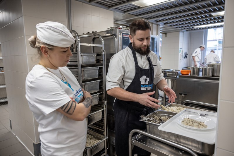 Projekt Fajne školní bistro letos zavítá do desítek škol Projekt Fajne školní bistro letos zavítá do desítek škol