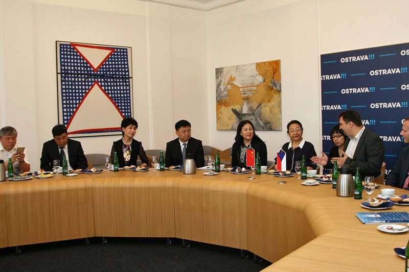 Snímek z přijetí čínských hostů na Radnici města Ostravy.