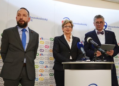 Primátor Tomáš Macura hovoří o výsledcích jednání s ministryní Martou Novákovou a hejtmanem Ivo Vondrákem. Foto: René Stejskal 