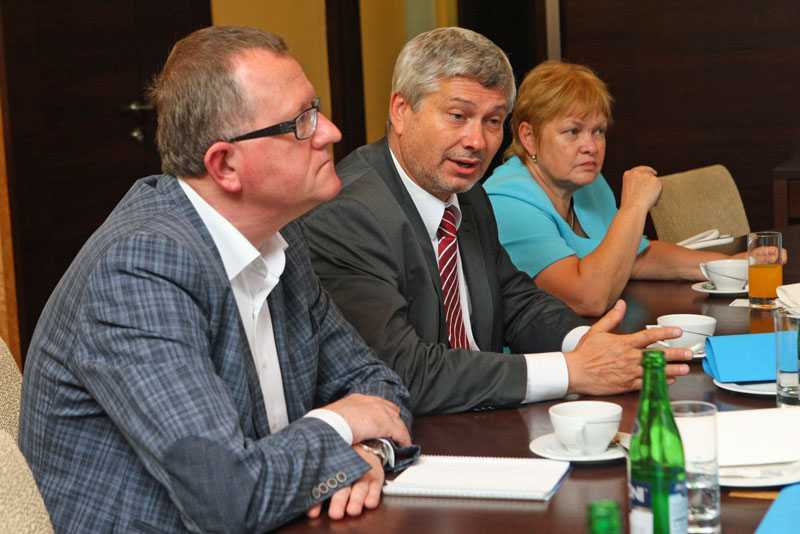 T. Petřík, P. Kajnar a senátorka E. Richtrová