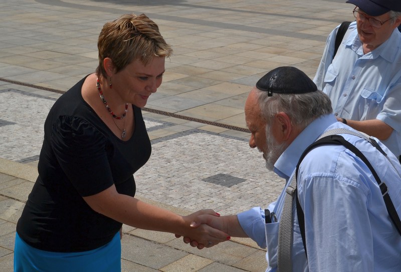 Výpravu přivítala vedoucí kanceláře primátora M. Trojáková