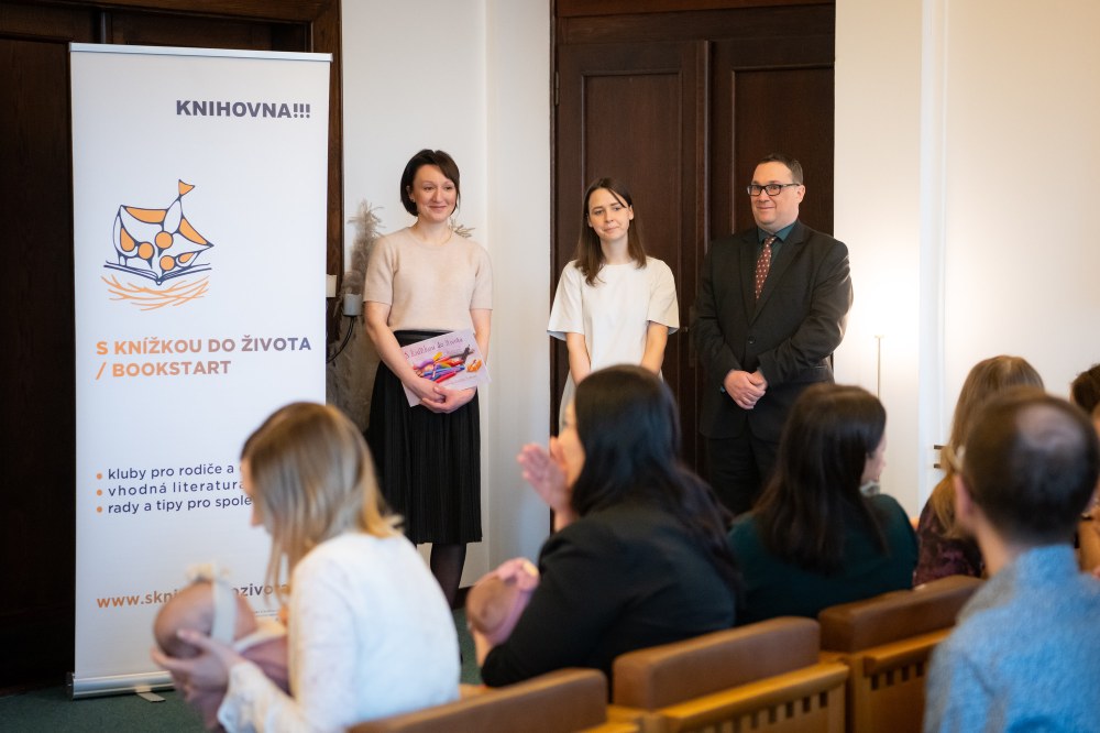 Ostravský primátor Jan Dohnal podpořil výchovu ke čtenářské gramotnosti také prostřednictvím účasti na projektu S knížkou do života. Foto: Lukáš Kaboň Ostravský primátor Jan Dohnal podpořil výchovu ke čtenářské gramotnosti také prostřednictvím účasti na projektu S knížkou do života. Foto: Lukáš Kaboň