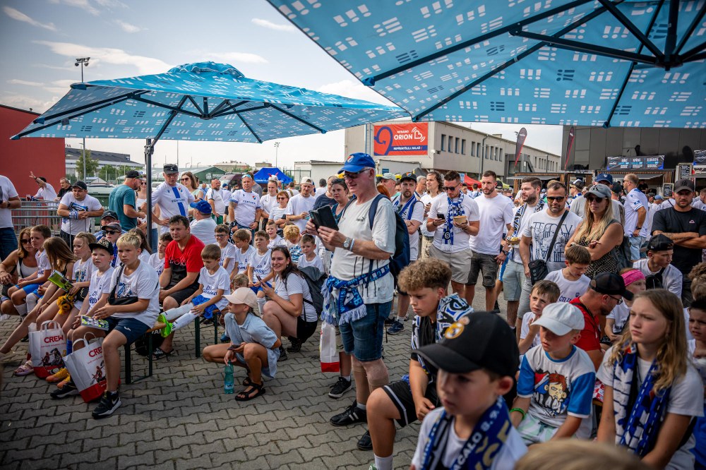 I mezi fotbalovými fanoušky se najde spousta čtenářů. Foto: Lukáš Kaboň I mezi fotbalovými fanoušky se najde spousta čtenářů. Foto: Lukáš Kaboň