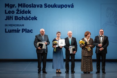 Držitelé Ceny města Ostravy s ostravským primátorem Janem Dohnalem (zcela vpravo). Foto: Jiří Zerzoň
