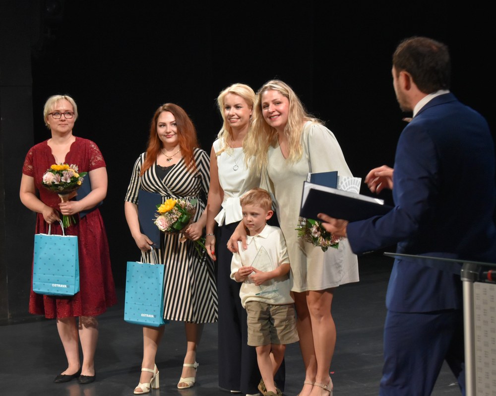 Náměstkyně primátora Lucie Baránková Vilamová (druhá zprava) s oceněnými prvního ročníku Podnikatelského objevu roku