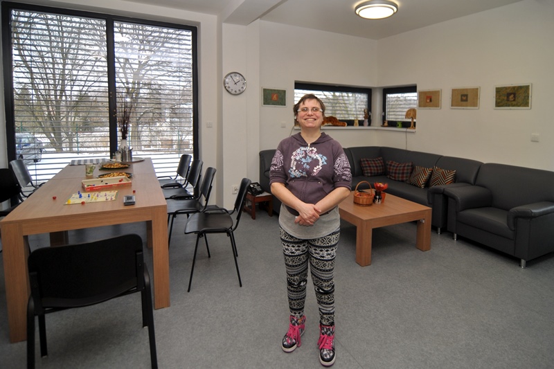 Také klienti chráněného bydlení mají společnou obývací místnost.