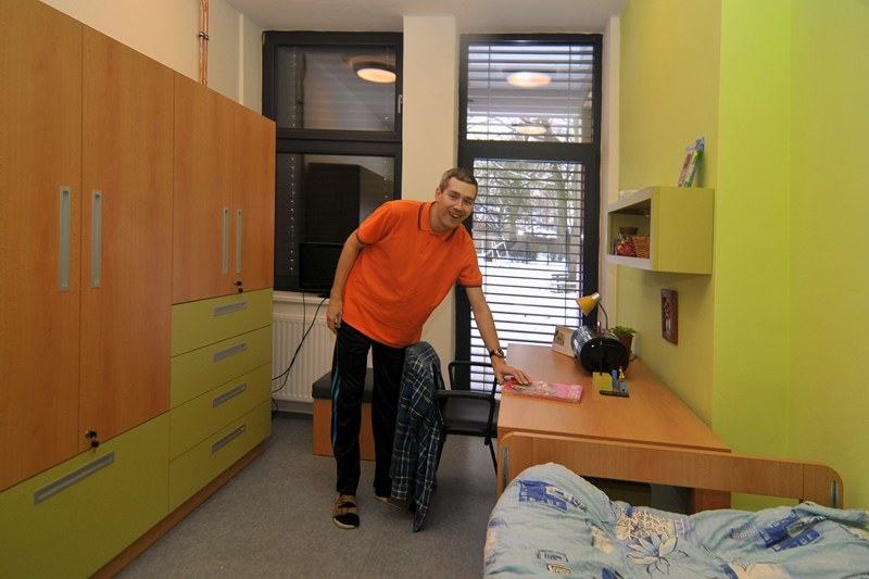 Pokojík, ve kterém bydlí klienti Chráněného bydlení Třebovice.