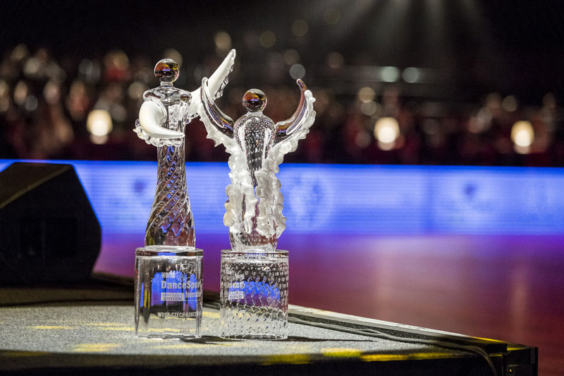 Trofeje pro vítěze z českého skla.