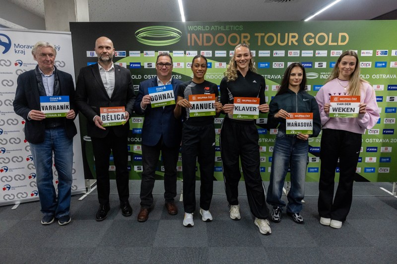 Začátku mítinku předcházela tisková konference, které se za město zúčastnil primátor Jan Dohnal. Foto: J. Zerzoň