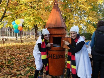 Knihobudka MŠ Lechowiczova s názvem Knihoul je ideálním místem k setkávání malých i velkých čtenářů. Foto: MMO