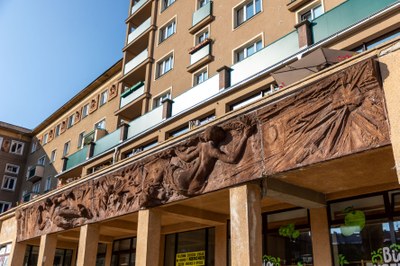 Reliéf Kosmický věk na Alšově náměstí v Porubě. Foto: Vladimír Pryček