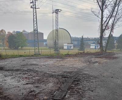 Po nepořádku a odhozených pneumatikách už na místě není stopy. Foto: MMO