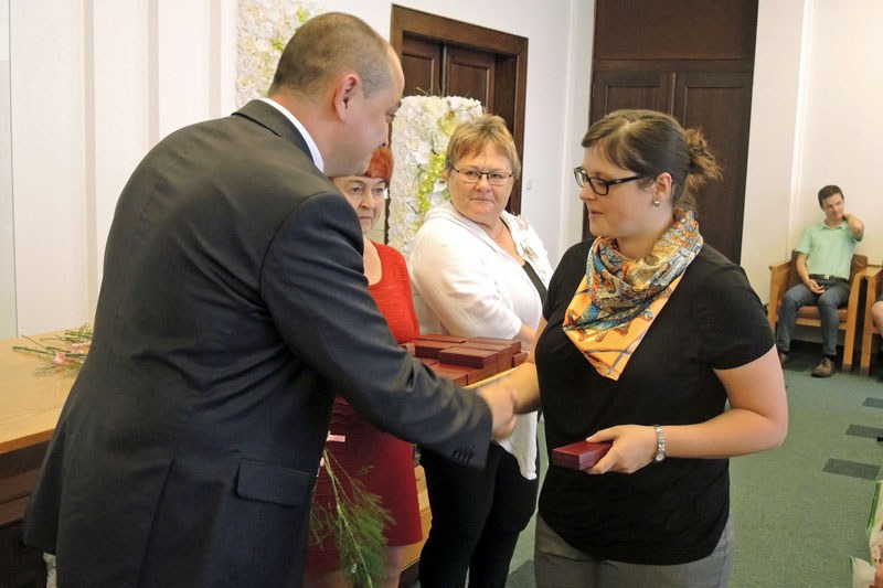 Dárci krve převzali Janského medaile Dárci krve převzali Janského medaile